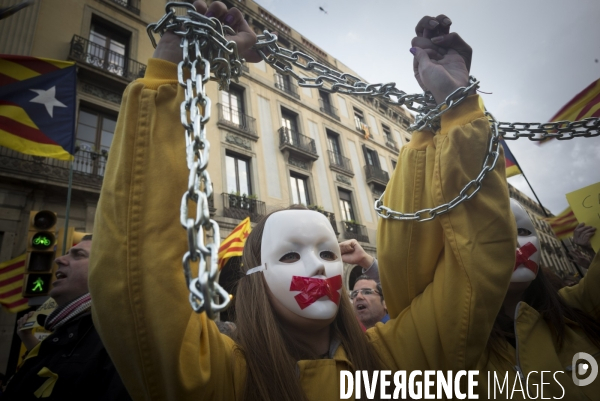 Barcelone, la rue fait pression sur les politiques