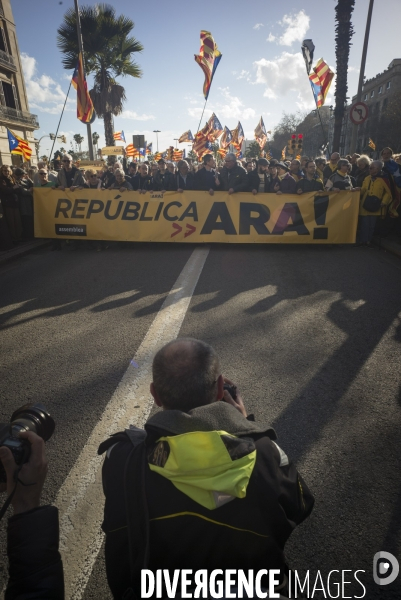 Barcelone, la rue fait pression sur les politiques