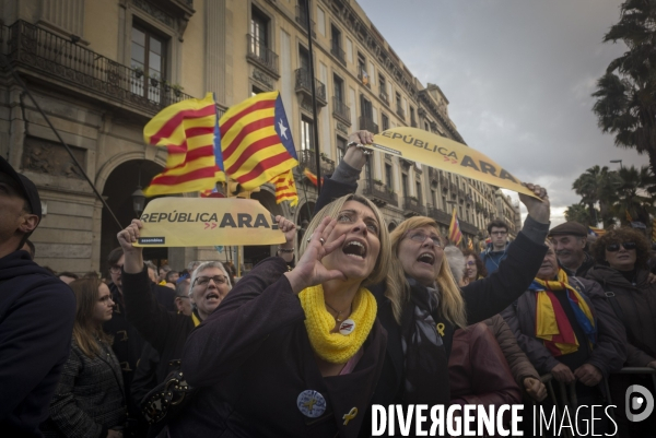 Barcelone, la rue fait pression sur les politiques