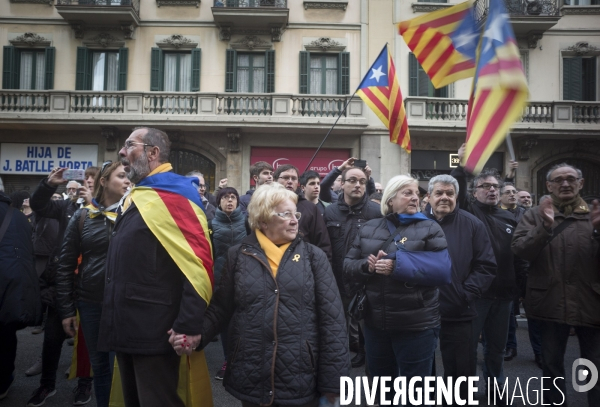 Barcelone, la rue fait pression sur les politiques