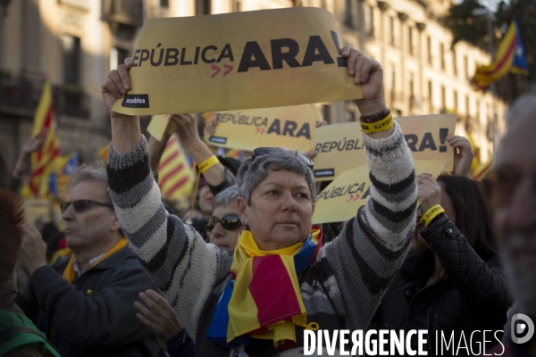 Barcelone, la rue fait pression sur les politiques