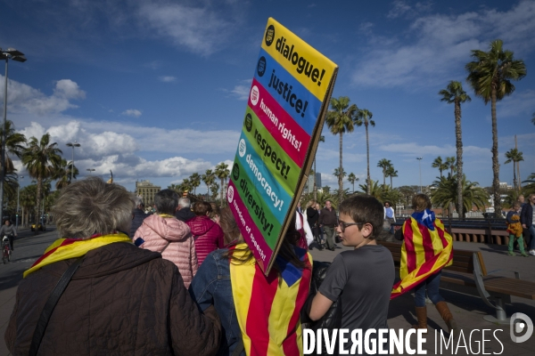 Barcelone, la rue fait pression sur les politiques
