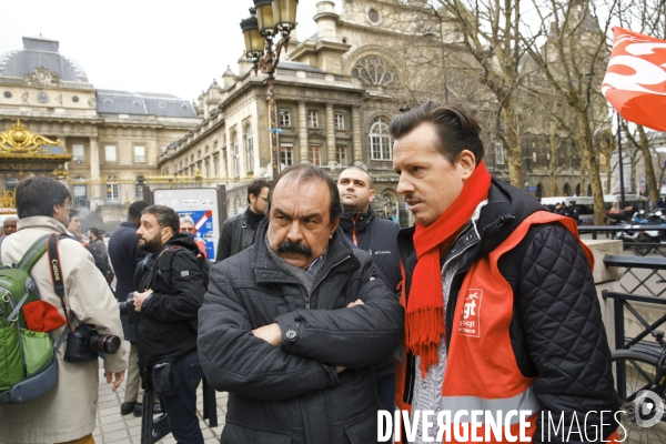 Air-France: des salariés et ex-salariés devant le tribunal
