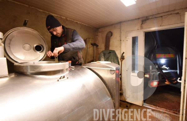 La collecte du #lait avec Franck, le #fromager #Agriculture #Jura #FrancheComté Le Val d Amour - Jura - Saison 4 Coopérative de Grange de Vaivre A l heure de la