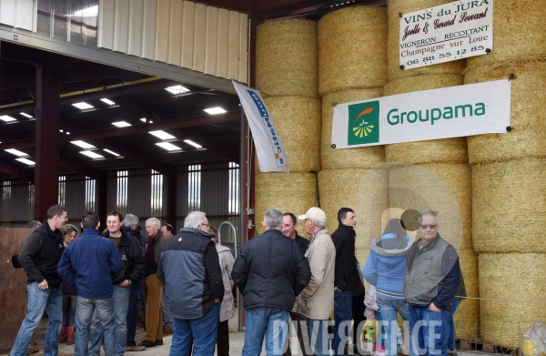 #PortesOuvertes #Exploitation #Agricole La #Vache ! ça #gratouille ! #Jura Journée  Portes Ouvertes  au Gaec des Arbus, une importante exploitation agricole (élevage laitier, céréales) du Val d Amour.