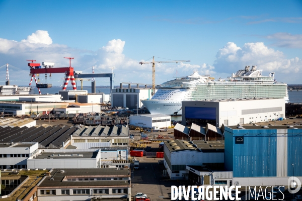 Sur les chantiers navals STX France de Saint-Nazaire.