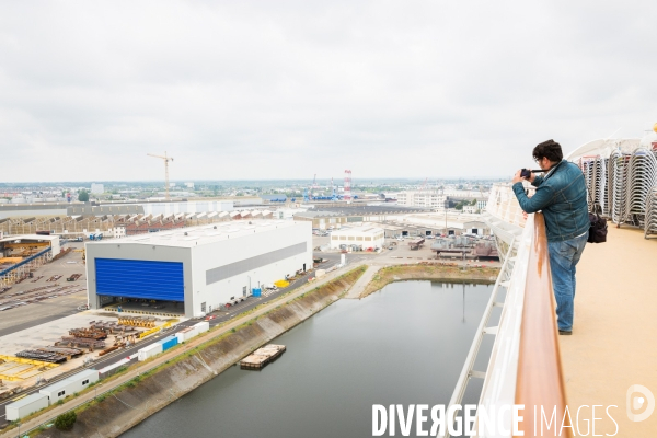 Sur les chantiers navals STX France de Saint-Nazaire.