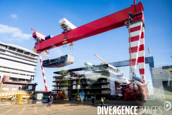 Sur les chantiers navals STX France de Saint-Nazaire.