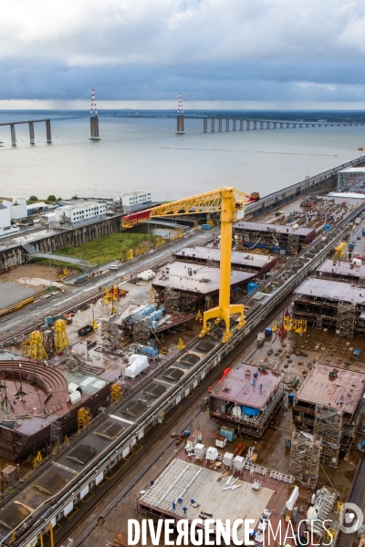 Sur les chantiers navals STX France de Saint-Nazaire.