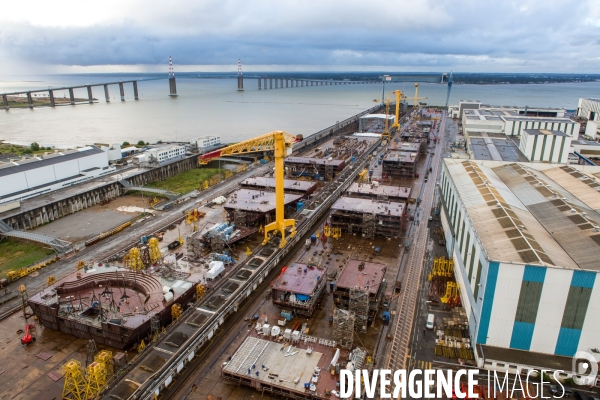 Sur les chantiers navals STX France de Saint-Nazaire.
