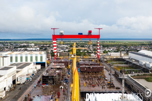 Sur les chantiers navals STX France de Saint-Nazaire.