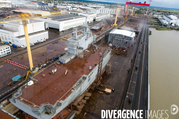 Sur les chantiers navals STX France de Saint-Nazaire.