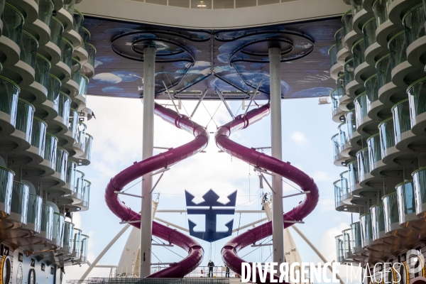 Sur les chantiers navals STX France de Saint-Nazaire.