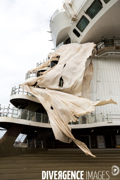 Sur les chantiers navals STX France de Saint-Nazaire.