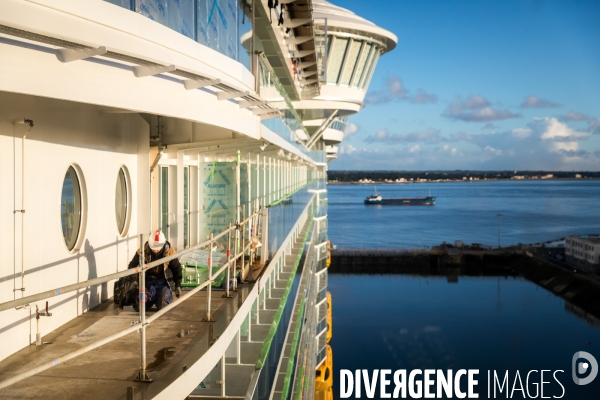 Sur les chantiers navals STX France de Saint-Nazaire.