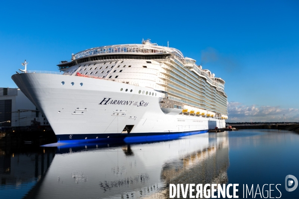 Sur les chantiers navals STX France de Saint-Nazaire.