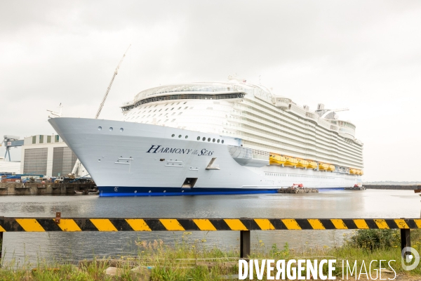 Sur les chantiers navals STX France de Saint-Nazaire.