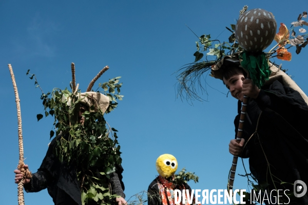 Le Carnaval Touf Ensemble contre les pesticides et les désherbants en ville # Acte 01