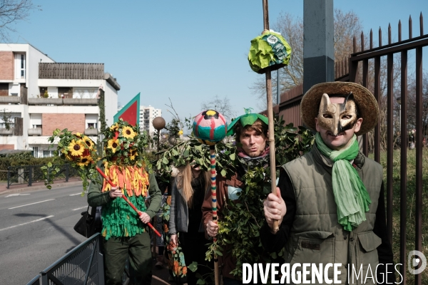 Le Carnaval Touf Ensemble contre les pesticides et les désherbants en ville # Acte 01