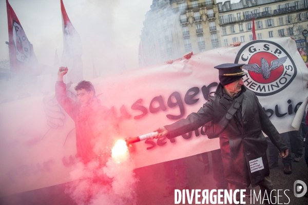 Manifestation nationale des cheminots contre le projet de réforme de leur statut à Paris le 22 mars 2018