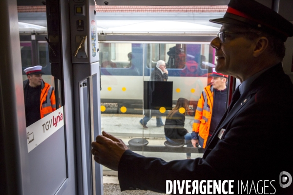24 heures dans la vie d une contrôleuse TGV à la SNCF