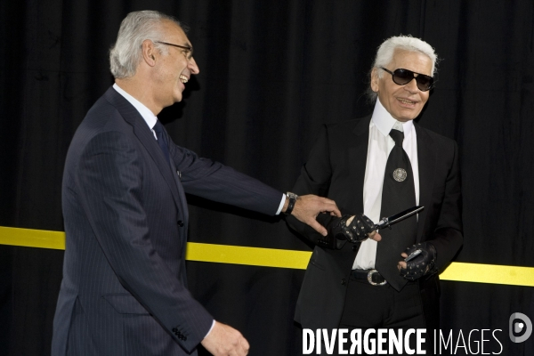 Karl lagerfeld inaugure les vitrines de noel du printemps