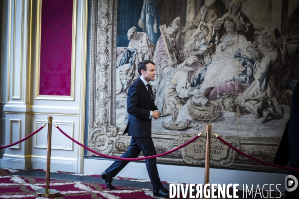 Emmanuel Macron reçoit des chefs d entreprises.