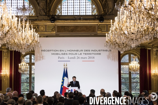 Emmanuel Macron reçoit des chefs d entreprises.