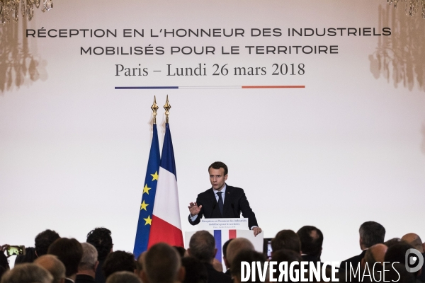 Emmanuel Macron reçoit des chefs d entreprises.