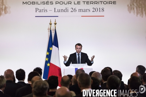 Emmanuel Macron reçoit des chefs d entreprises.