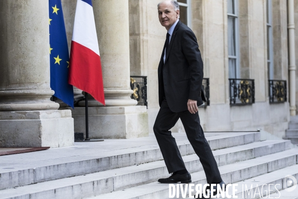 Emmanuel Macron reçoit des chefs d entreprises.