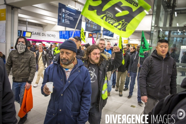 Premier jour de la greve nationale a la SNCF à Paris: AG et manifestations