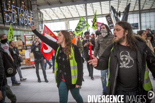 Premier jour de la greve nationale a la SNCF à Paris: AG et manifestations