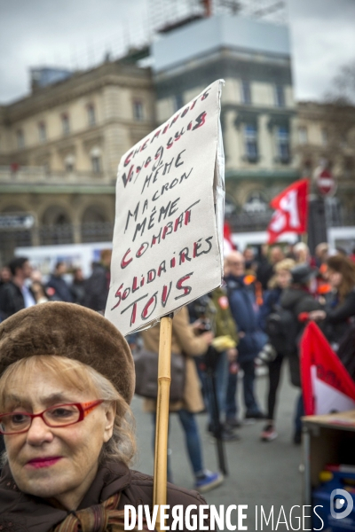 Premier jour de la greve nationale a la SNCF à Paris: AG et manifestations