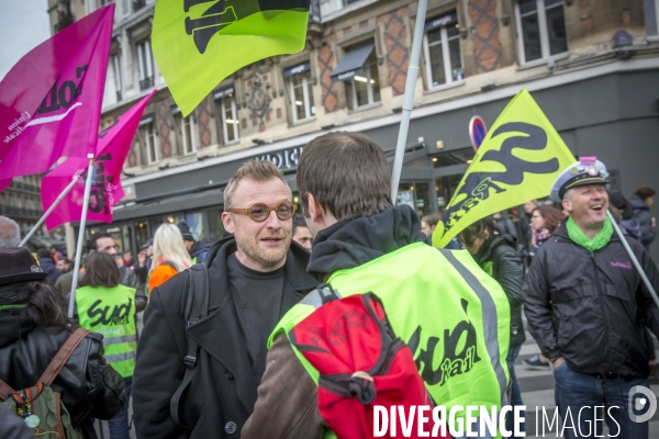 Premier jour de la greve nationale a la SNCF à Paris: AG et manifestations