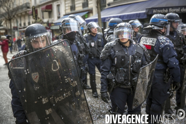 Premier jour de la greve nationale a la SNCF à Paris: AG et manifestations