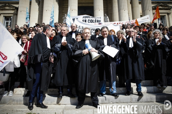 Avocats et personnels de justice dans la rue