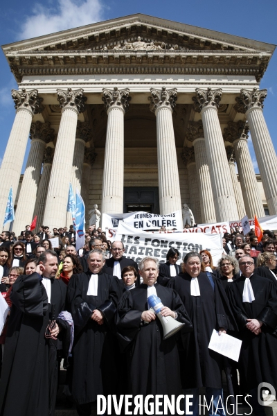 Avocats et personnels de justice dans la rue