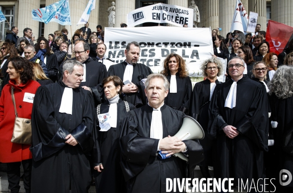 Avocats et personnels de justice dans la rue