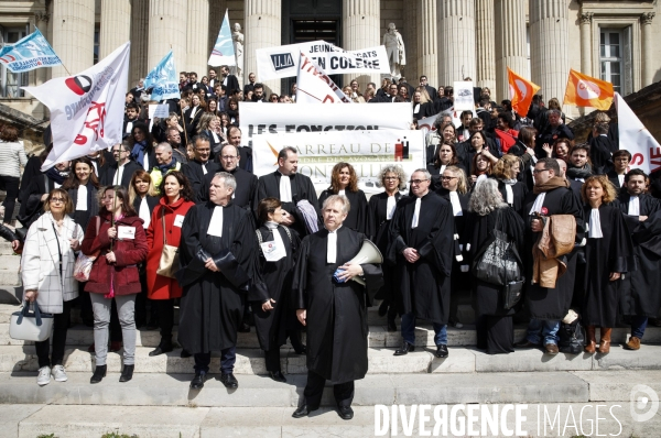 Avocats et personnels de justice dans la rue