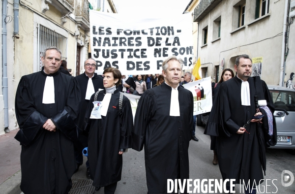 Avocats et personnels de justice dans la rue
