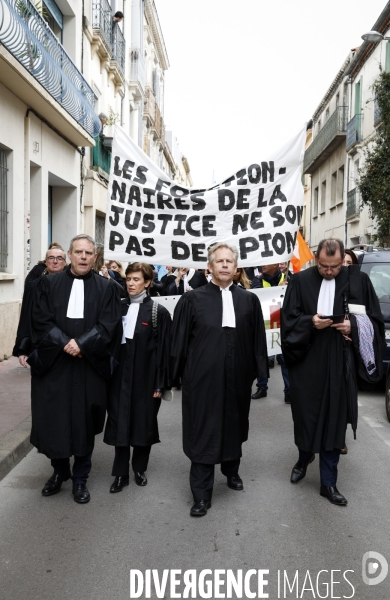 Avocats et personnels de justice dans la rue