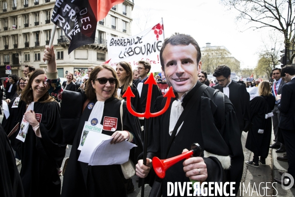 Manifestation nationale des avocats et professionnels de la justice à Paris.