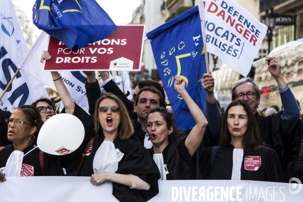 Manifestation nationale des avocats et professionnels de la justice à Paris.