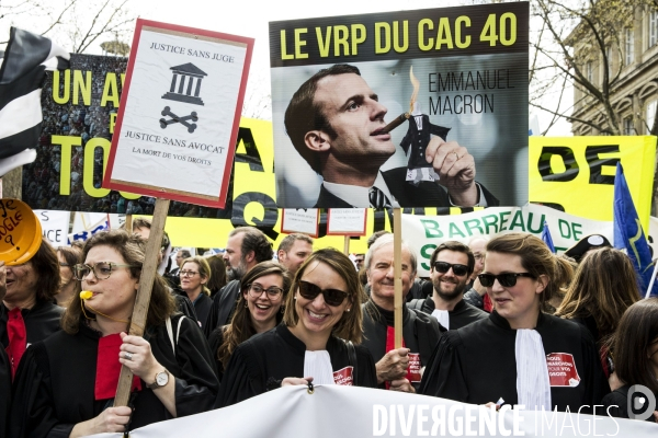 Manifestation nationale des avocats et professionnels de la justice à Paris.