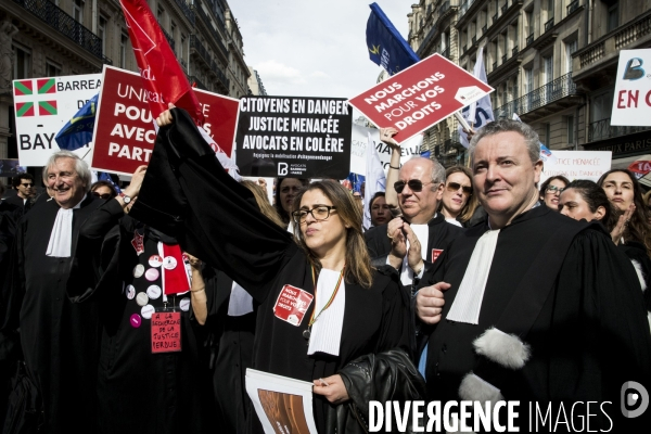 Manifestation nationale des avocats et professionnels de la justice à Paris.