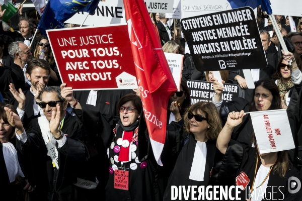 Manifestation nationale des avocats et professionnels de la justice à Paris.