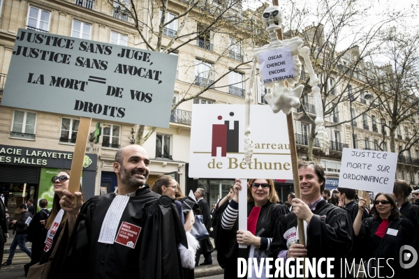 Manifestation nationale des avocats et professionnels de la justice à Paris.