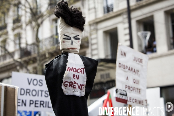 Manifestation nationale des avocats et professionnels de la justice à Paris.