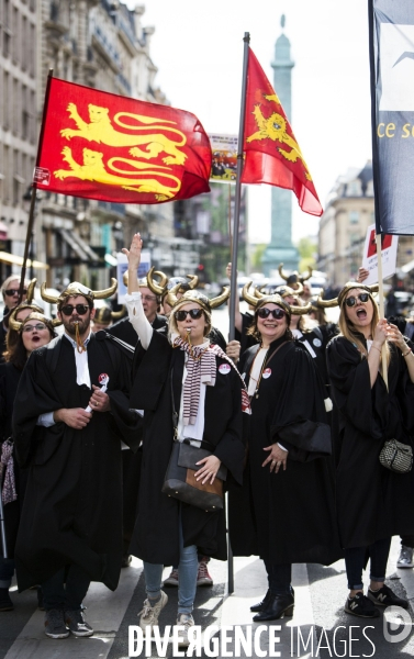 Manifestation nationale des avocats et professionnels de la justice à Paris.